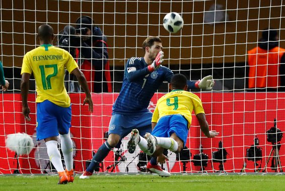 Gabriel Jesus marca gol da vitória do Brasil sobre a Alemanha em amistoso em Berlim 27/03/2018 REUTERS/Fabrizio Bensch