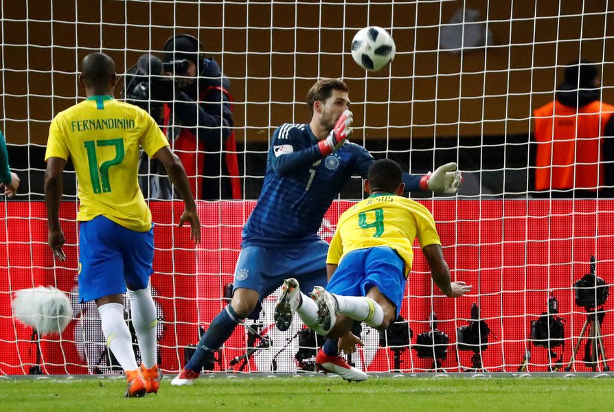 Gabriel Jesus marca gol da vitória do Brasil sobre a Alemanha em amistoso em Berlim 27/03/2018 REUTERS/Fabrizio Bensch