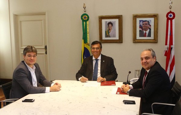 Governador Flávio Dino ao lado dos secretários Marcelo Tavares (Casa Civil) e Neto Evangelista (Desenvolvimento Social) institui programa Diques da Produção. Foto: Gilson Teixeira/Secap