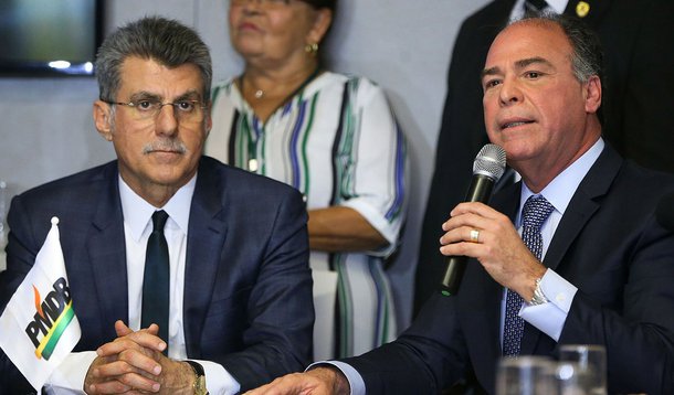 Brasília - O presidente do PMDB, senador Romero Jucá, e o senador Fernando Bezerra Coelho durante solenidade para sua filiação ao PMDB (Marcelo Camargo/Agência Brasil)