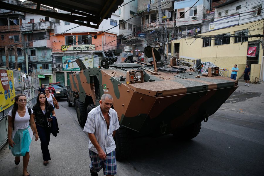 Rio de Janeiro - Militares fazem operação na favela da Rocinha após guerra entre quadrilhas rivais de traficantes pelo controle da área (Fernando Frazão/Agência Brasil)