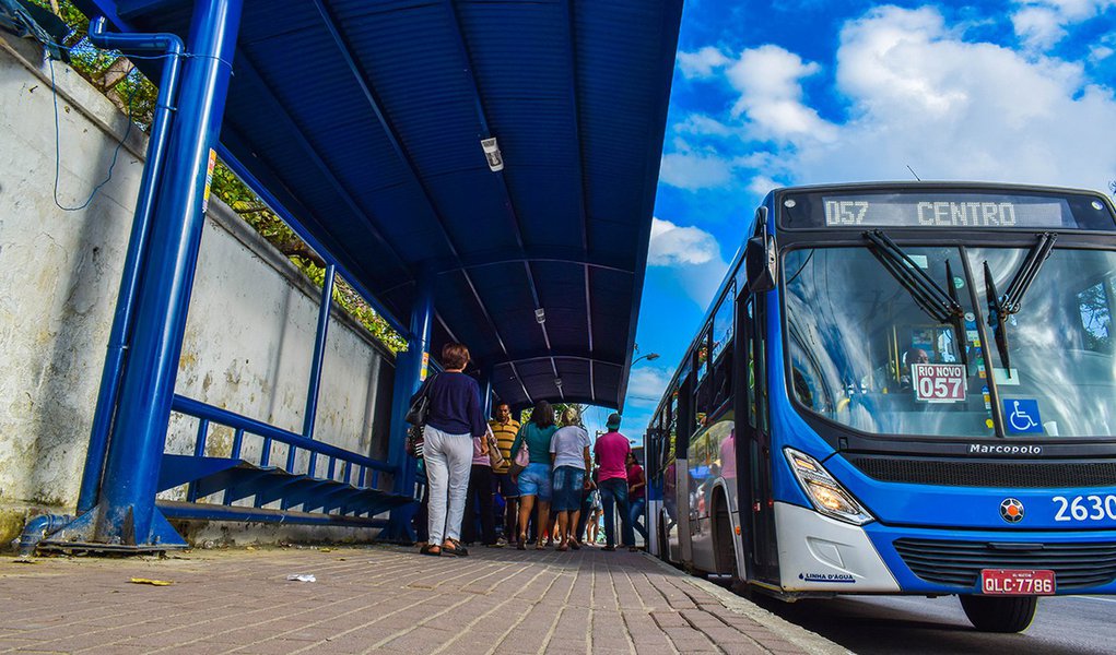 Abrigo de onibus na Av. Fernandes Lima - Hosp. do Acucar Foto: Max Monteiro/ Secom Maceió