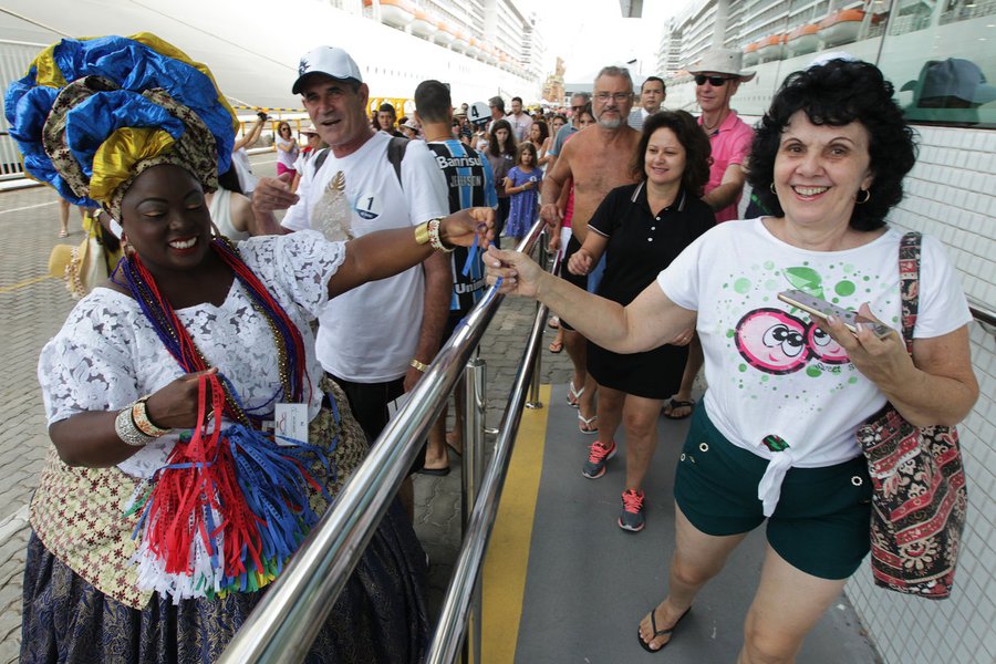 Turismo � aquecido com chegada de Transatl�nticos Foto: El�i Corr�a/GOVBA