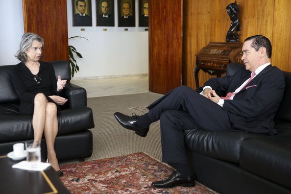 Brasília: A presidente do Supremo Tribunal Federal (STF), Cármen Lúcia, reúne-se com o presidente do Tribunal Regional Federal da 4ª Região (TRF4), desembargador Federal Carlos Eduardo Thompson Flores, no STF. (Marcelo Camargo/Agência Brasil)