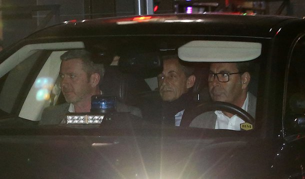 Ex-presidente francês Nicolas Sarkozy deixa a polícia em Nanterre, perto de Paris 21/03/2018 EUTERS/Stephane Mahe - RC164AD89700