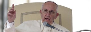 Papa Francisco fala na Praça São Pedro, no Vaticano. 24/2/2016. REUTERS/Max Rossi