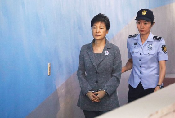 Ex-presidente da Coreia do Sul Park Geun-hye chega a tribunal em Seul 25/08/2017 REUTERS/Kim Hong-Ji
