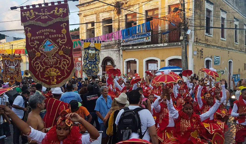 Olinda - Cortejo de abertura do carnaval de Olinda percorre ladeiras da Cidade Alta (Sumaia Villela/Agência Brasil )