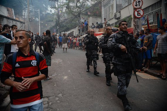 Rio de Janeiro - Operação policial após ataques às bases das Unidades de Polícia Pacificadora (UPP) nas comunidades do Cantagalo e Pavão-Pavãozinho, em Copacabana. (Fernando Frazão/Agência Brasil)