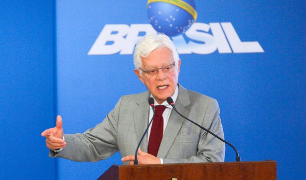Brasília - Moreira Franco, da Secretaria-Executiva o Programa de Parcerias de Investimentos (PPI) fala durante reunião com o presidente interino Michel Temer e líderes empresariais, no Planalto (José Cruz/Agência Brasil)