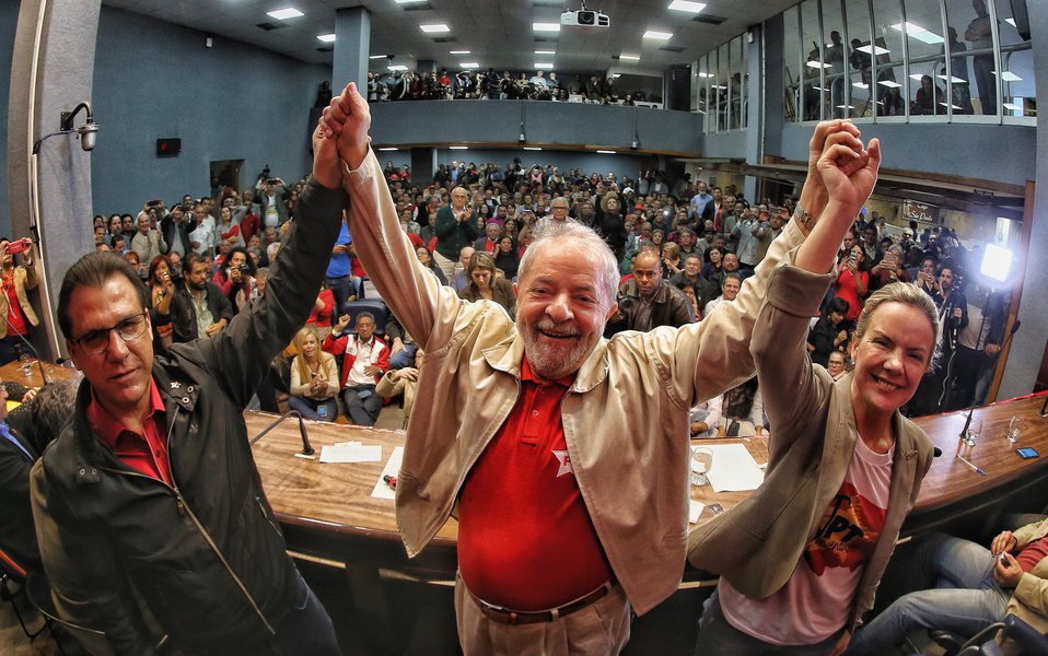 10/6/2016- São Paulo- SP, Brasil- O ex-presidente Luiz Inácio Lula da Silva participa na Assembleia Legislativa da posse de Luiz Marinho na Presidência Estadual do Partido dos Trabalhadores (PT). Foto: Filipe Araújo