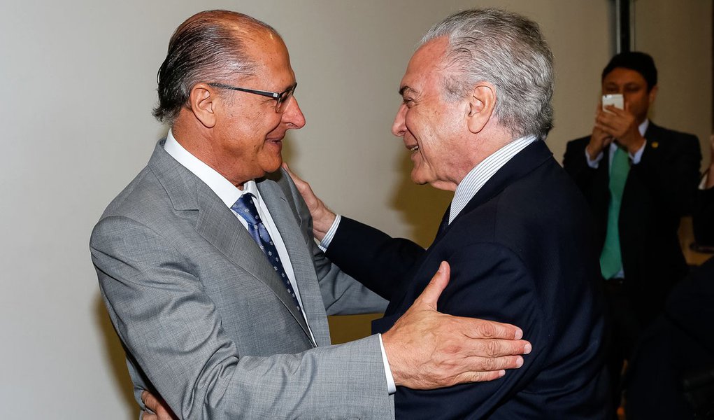 Itu (SP) - O governador de São Paulo, Geraldo Alckmin, cumprimenta o presidente Michel Temer durante visita à prefeitura de Itu (Marcos Corrêa/PR)