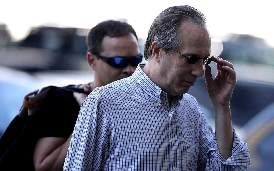 Ex-diretor de operações do Comitê Rio 2016 Leonardo Gryner chega à PF no Rio 5/10/2017 REUTERS/Bruno Kelly