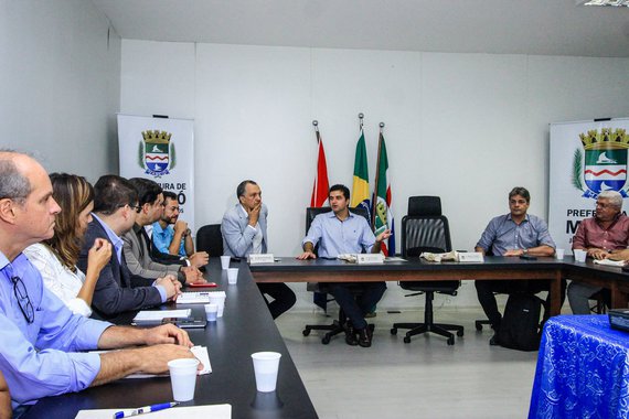 Rui Palmeira se reúne com representantes de políticas públicas que transformaram Medellín, na Colômbia. Foto: Pei Fon/ Secom Maceió