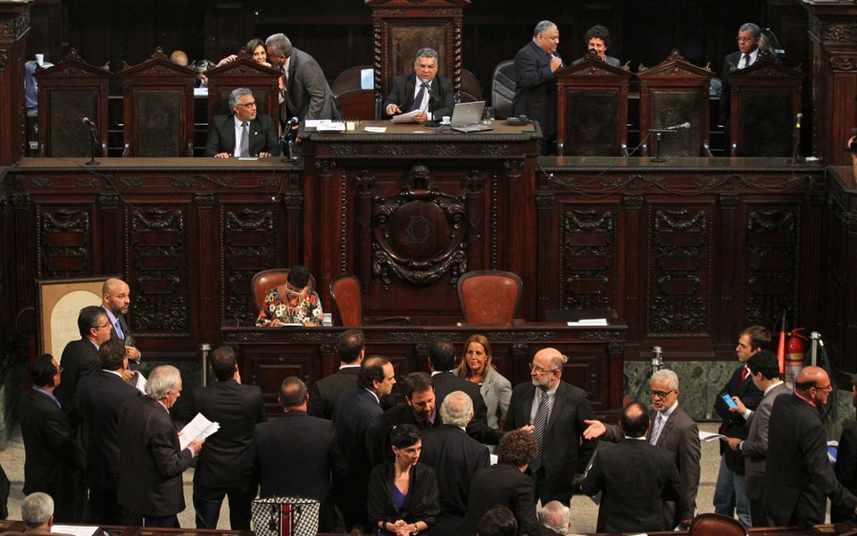 30/03/2017- Rio de Janeiro- RJ, Brasil- Presidente da Alerj, deputado Jorge Picciani (PMDB), falou no plenário da casa nesta quinta-feira (30) sobre sua condução coercitiva durante a Operação Quinto do Ouro, da Polícia Federal Foto: Thiago Lontra / ALERJ