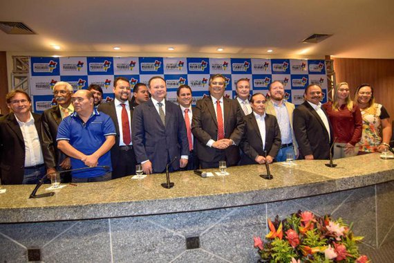 Governador assinou pacote do Mais Asfalto beneficiando mais de 1,4 milhões de pessoas da Grande Ilha. Foto: Karlos Geromy/Secap