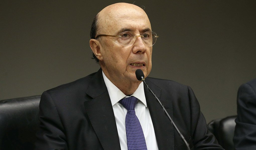 Brasília – O ministro da Fazenda, Henrique Meirelles, durante coletiva sobre meta de inflação (Antônio Cruz/Agência Brasil)