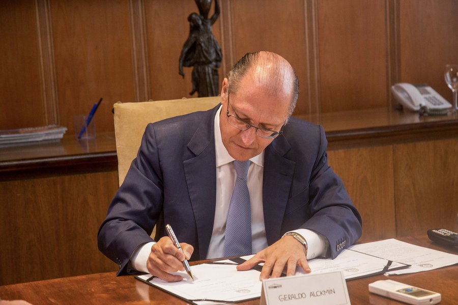 Funcionários de empresas públicas terão salários divulgados. O decreto que permite divulgar o salário de servidores foi assinado pelo governador Geraldo Alckmin. Foto: Tamires Santos