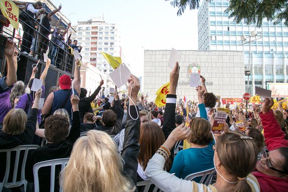 01/08/2017 - PORTO ALEGRE, RS - Assembleia do Cpers em frente ao Palácio Piratini para definir sobre greve