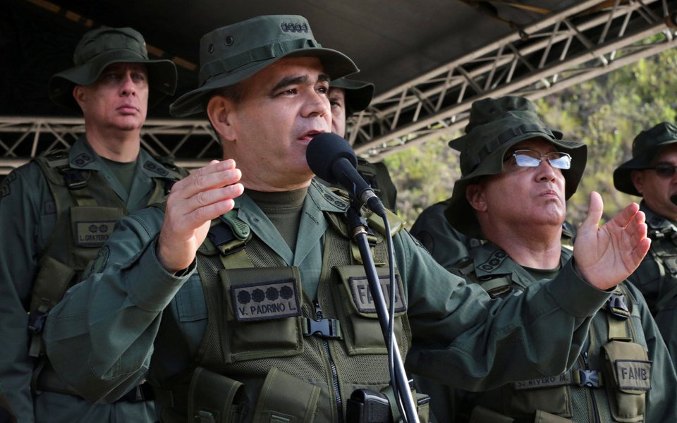 Ministro de Defesa da Venezuela, Vladimir Padrino, durante exercícios militares em Caracas, na Venezuela 26/08/2017 Palácio de Miraflores/Divulgação via REUTERS