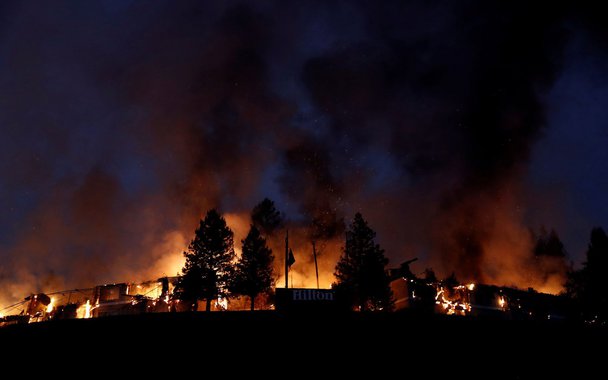 Incêndio florestal na vinícola Hilton Sonoma em Santa Rosa, na Califórnia 09/10/2017 REUTERS/Stephen Lam