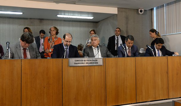 André Quintão (deputado estadual PT/MG), Tiago Ulisses (deputado estadual PV/MG), Ivair Nogueira (deputado estadual PMDB/MG), Carlos Henrique (deputado estadual PRB/MG), Sargento Rodrigues (deputado estadual PDT/MG)