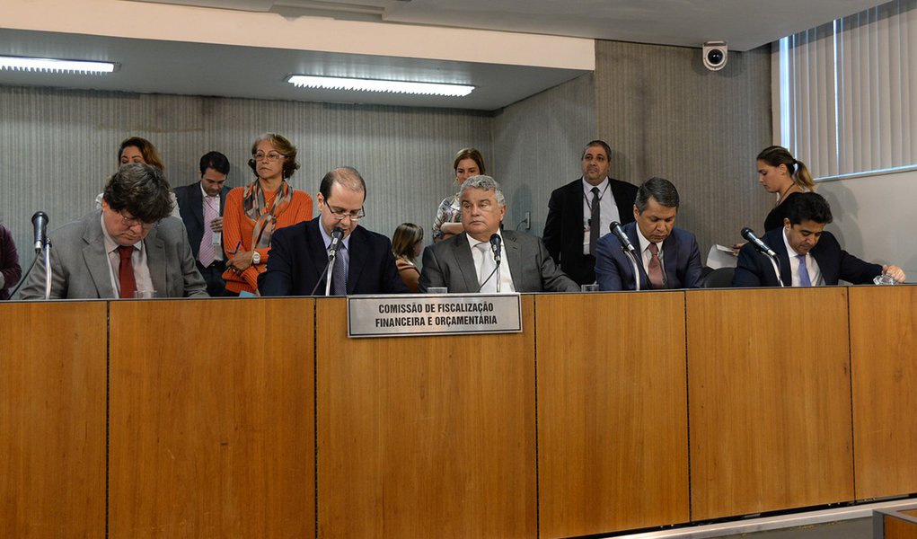André Quintão (deputado estadual PT/MG), Tiago Ulisses (deputado estadual PV/MG), Ivair Nogueira (deputado estadual PMDB/MG), Carlos Henrique (deputado estadual PRB/MG), Sargento Rodrigues (deputado estadual PDT/MG)