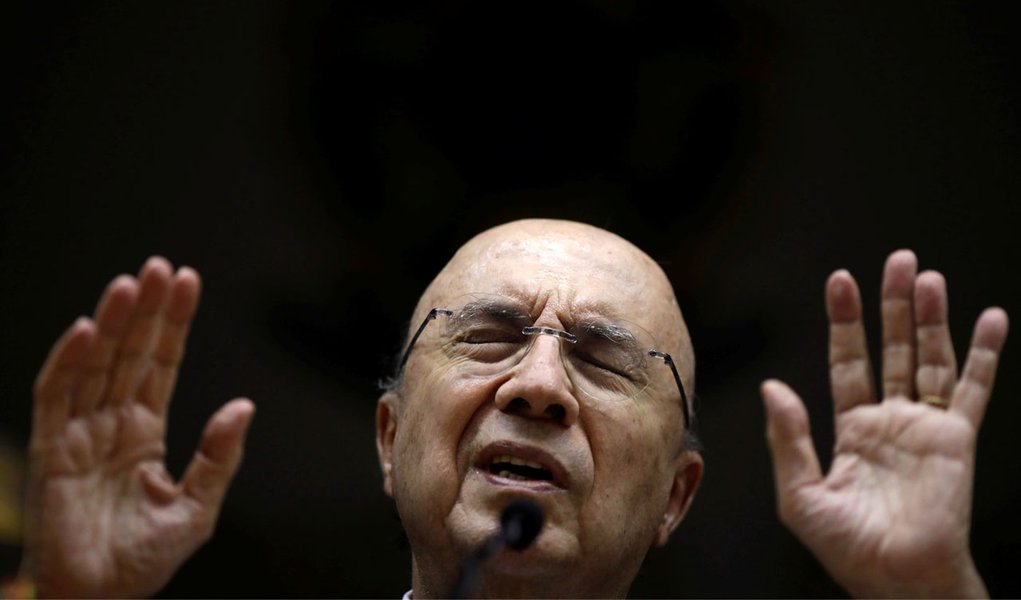 Ministro da Fazenda, Henrique Meirelles, durante coletiva de imprensa em Brasília, Distrito Federal 12/01/2018 REUTERS/Ueslei Marcelino