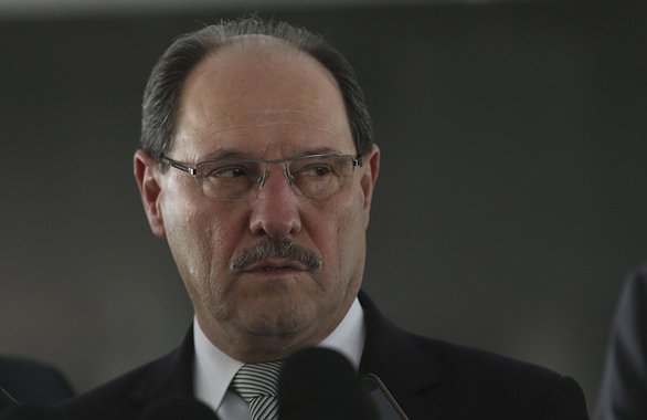 Brasília - Governador do Rio Grande do Sul, José Ivo Sartori, dá entrevista após audiência com o Presidente interino Michel Temer (Elza Fiuza/ Agência Brasil)