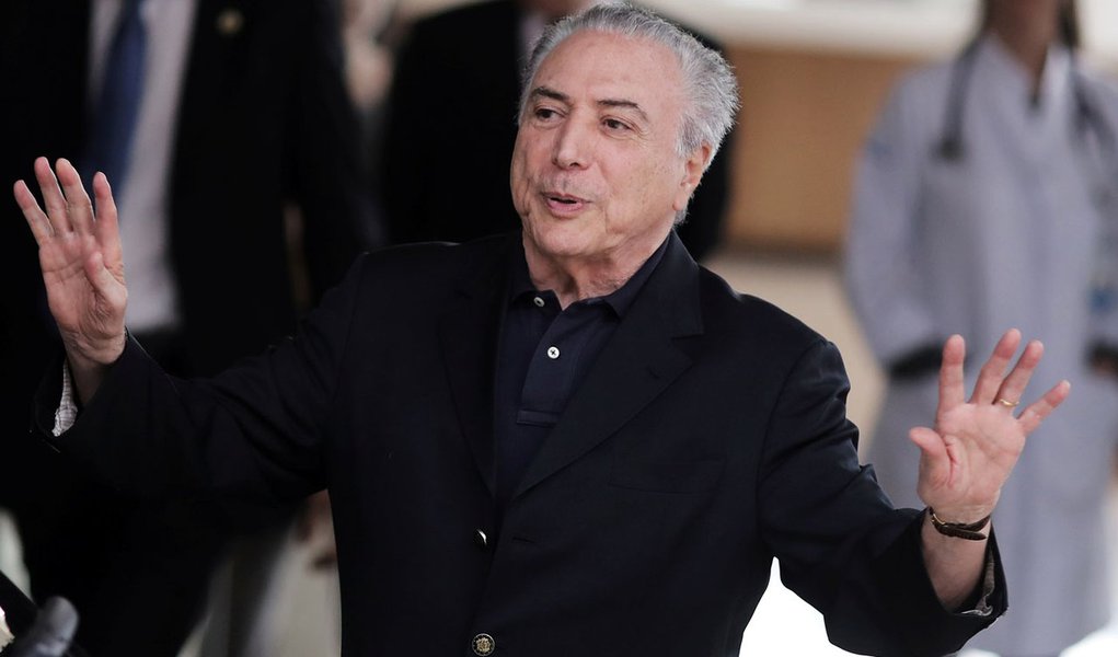 Presidente Michel Temer ao sair de hospital em São Paulo 30/10/2017 REUTERS/Nacho Doce