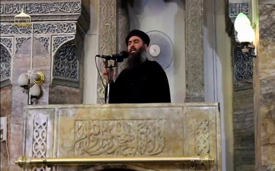 Foto do homem que acredita-se ser o recluso líder do Estado Islâmico, Abu Bakr al-Baghdadi, em Mosul. 05/07/2014 REUTERS/Redes Sociais via Reuters TV