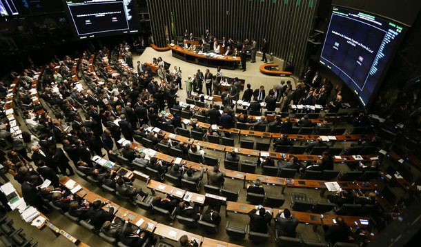 Brasília - Plenário da Câmara aprova texto base do projeto de lei que cria medidas contra a corrupção (Fabio Rodrigues Pozzebom/Agência Brasil)