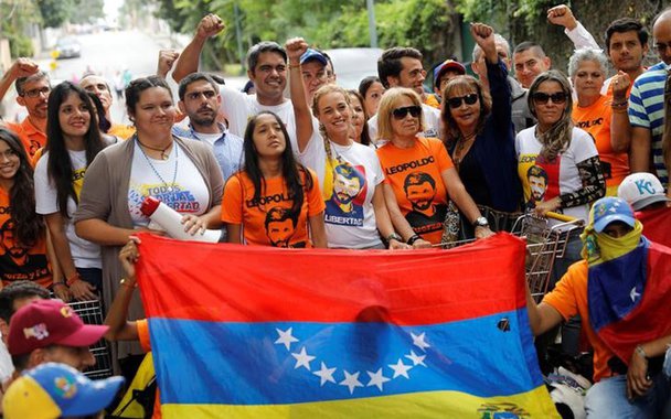 Manifestantes da oposição ao governo da Venezuela em Caracas 10/07/2017 REUTERS/Andres Martinez Casares