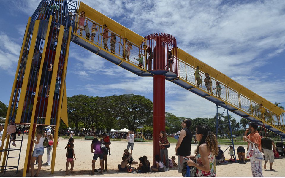 Brasília - Feira de troca de brinquedos, que estimula o consumo consciente das crianças, em comemoração ao Dia da Criança