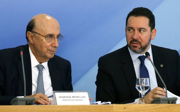 Brasília - Os ministros da Fazenda, Henrique Meirelles e Planejamento, Dyogo Oliveira durante coletiva de imprensa no Palácio do Planalto (Valter Campanato/Agência Brasil)