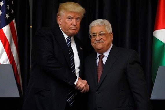 Presidente dos Estados Unidos, Donald Trump, e presidente palestino, Mahmoud Abbas, em encontro no Palácio Presidencial de Belém, na Cisjordânia. 23/05/2017 REUTERS/Jonathan Ernst