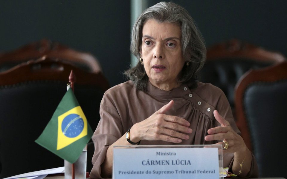 Brasília - A presidente do Supremo Tribunal Federal (STF), Cármen Lúcia, se reúne com os presidentes dos 27 tribunais de Justiça do país, no STF (José Cruz/Agência Brasil)
