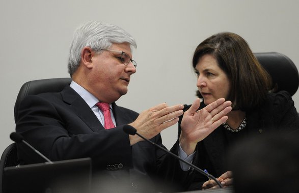 O procurador-geral, Rodrigo Janot, e a subprocuradora-geral, Raquel Dodge, durante debate dos candidatos ao cargo de procurador-geral da República, promovido pela ANPT, AMPDFT e ANMPM (Antonio Cruz/Agência Brasil)