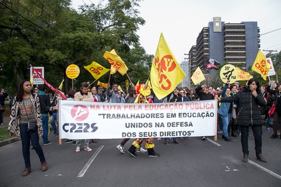 04/08/2017 - PORTO ALEGRE, RS Ato do Cpers em frente à Secretaria de Educação. Foto: Maia Rubim/