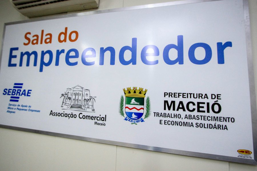 Rui Palmeira inaugura a Sala do Empreendedor no Shopping Popular. Foto: Pei Fon/ Secom Maceió