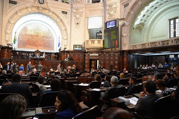 Rio de Janeiro - A Assembleia Legislativa do Rio de Janeiro (Alerj) aprova as contas do governo de Luiz Fernando Pezão, referentes ao ano de 2016 (Fernando Frazão/Agência Brasil)