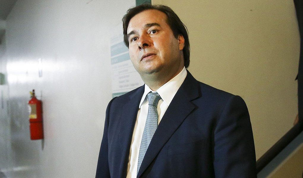 Brasília - O presidente da Câmara, Rodrigo Maia, e o ministro do STF, Alexandre de Moraes, durante encontro na Câmara dos Deputados (Marcelo Camargo/Agência Brasil)