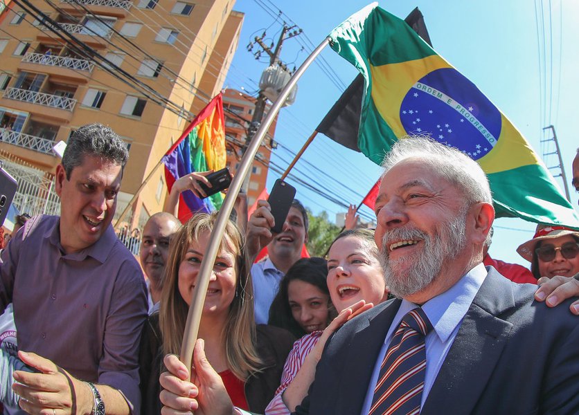 Lula é recebido pela militância na chegada do depoimento para Sérgio Moro em Curitiba Foto Ricardo Stuckert