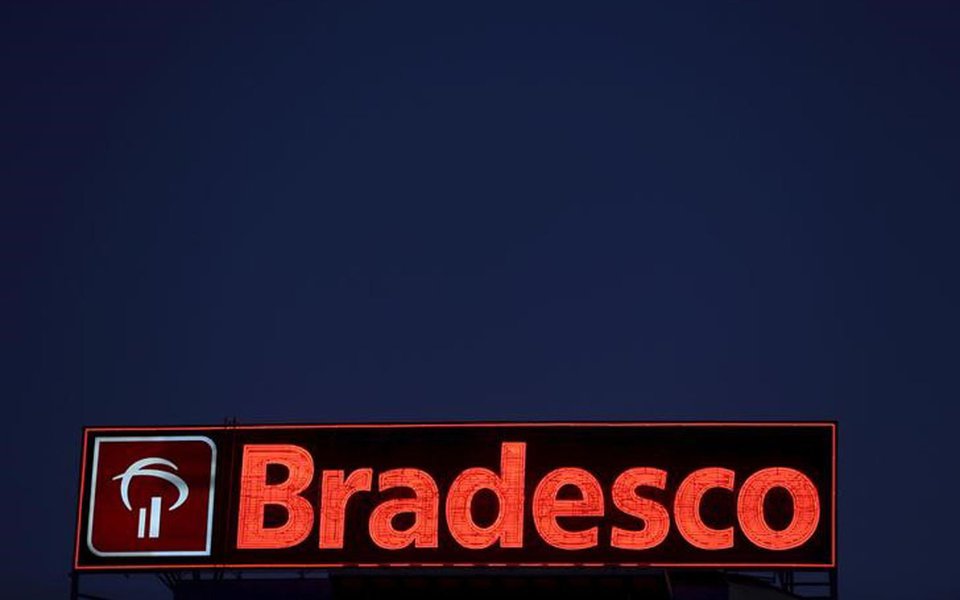 Logo do Bradesco em agência de Osasco (SP) 03/08/2015 REUTERS/Paulo Whitaker