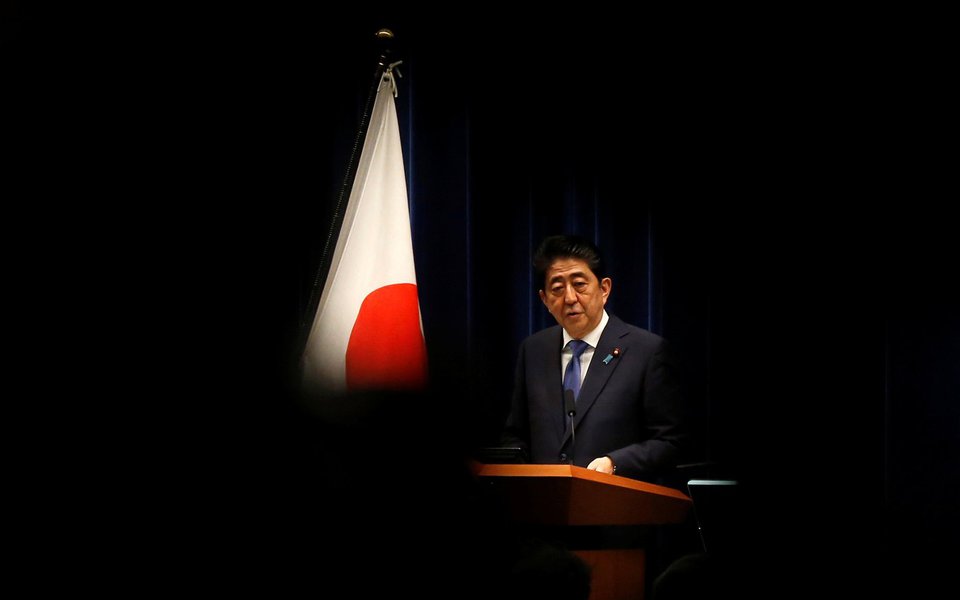 Primeiro-ministro do Japão, Shinzo Abe, durante coletiva de imprensa, em Tóquio 25/09/2017 REUTERS/Toru Hanai