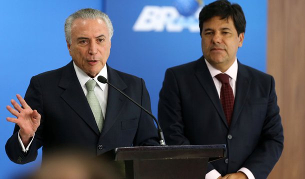 Brasília - O presidente interino Michel Temer e o ministro da Educação, Mendonça Filho durante ato de assinatura do edital expansão do Fundo de Financiamento Estudantil - Fies 2016 (Valter Campanato/Agência Brasil)