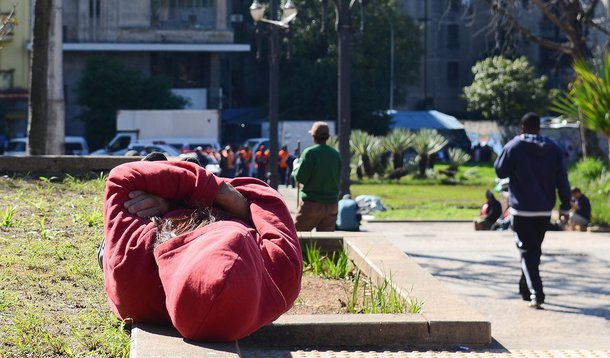São Paulo - Pessoas em situação de rua na Praça da Sé, região central.(Rovena Rosa/Agência Brasil)
