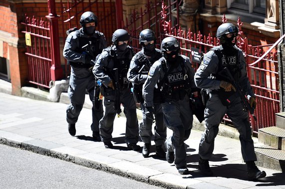 Polícia inglesa em ação contra terrorismo em Londres, terrorismo, Inglaterra, Reino Unido