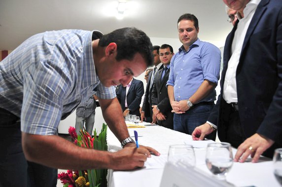 08-03-2016 Assinatura de para contrata��o de Bolsista para EMATER- NC