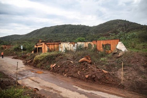 Ruínas em Bento Rodrigues, distrito de Mariana, dois anos após a tragédia do rompimento da Barragem de Fundão, da mineradora Samarco José Cruz/Agência Brasil